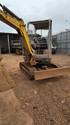 Mini Carregadeira Wacker Neuson - 28z3 - 2014