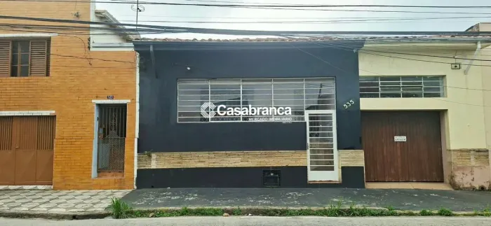 Casa com 06 quartos à venda na Vila Santana em Sorocaba/SP.