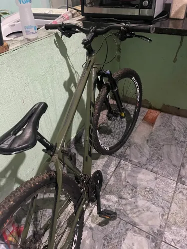 Bicicleta aro 29 - 24 Marchas Seminova