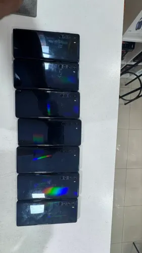 Celular moto Edge ( 2020) tela curva 150,00