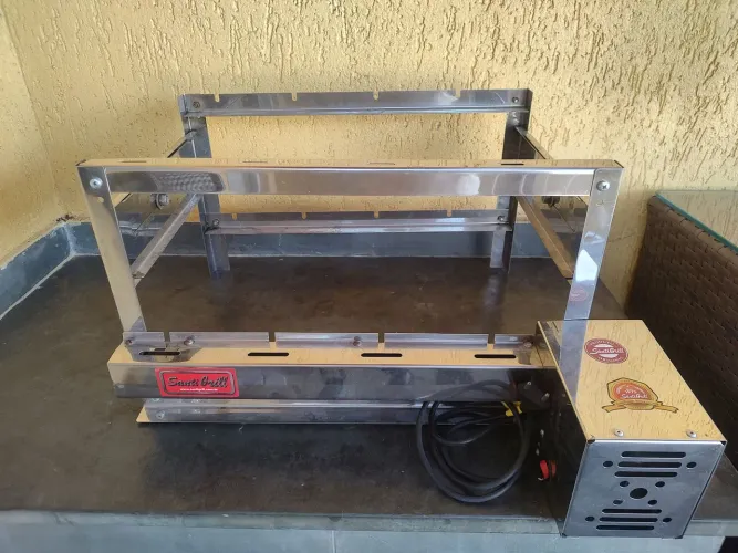 Grill giratório para 4 espetos bivolt