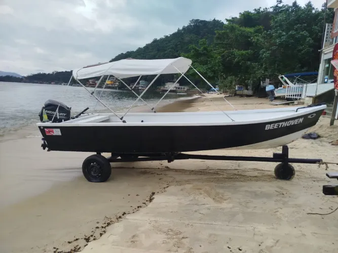 Barco com Motor