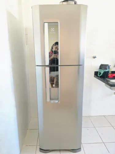 Geladeira 400L novinha parcelo no cartão