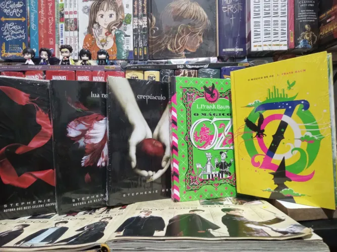 4 livros crepúsculo ou mágico de Oz edição DarkSide 