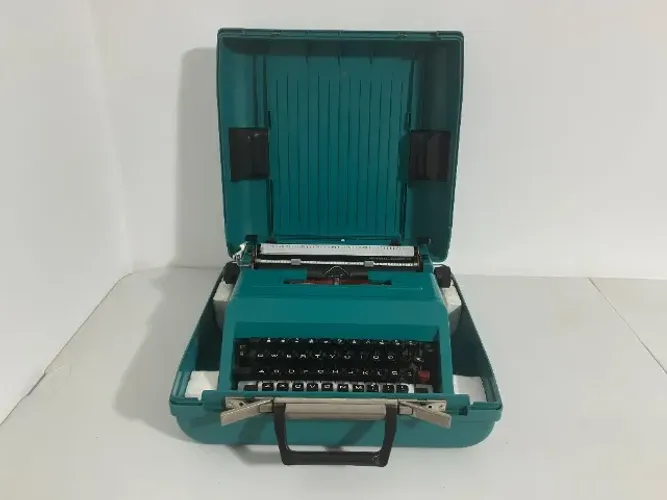 Máquina de Escrever Olivetti Studio 45 Verde - Raridade Antiga