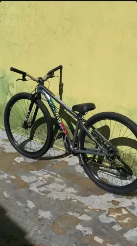 Bicicleta aro 29 NERO5 UNICA DE ANÁPOLIS CINZA PEGO TROCA EM VIDEOGAME 