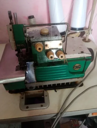 Máquina de costura overclock industrial