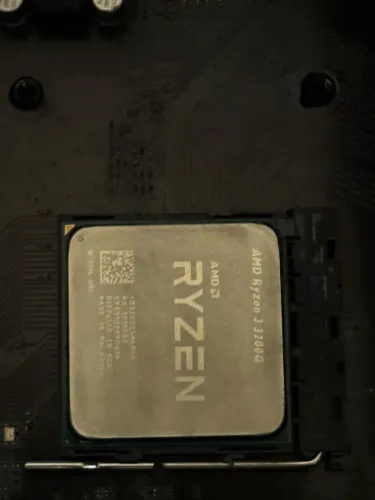 RYZEN 3 3200G