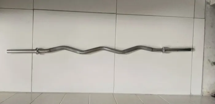 Berra w de 120cm maciça, com duas presilhas.