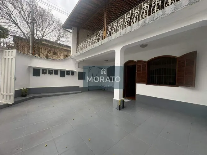 Casa de 4 quartos e 2 vagas à venda no bairro Dona Clara