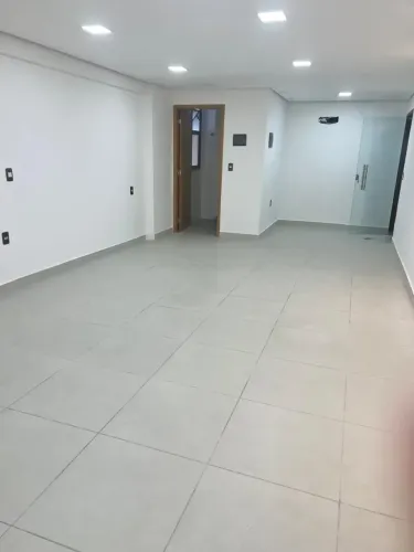 Aluguel de Sala Comercial nos Bancários | Prédio Moderno na Avenida Principal | 30m² e 40m