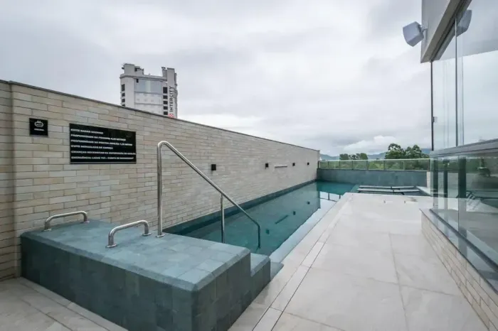cobertura com piscina meia praia itapema
