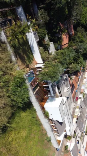 Vendo casa, chácara urbana.