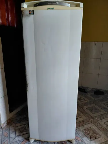 Vende se geladeira