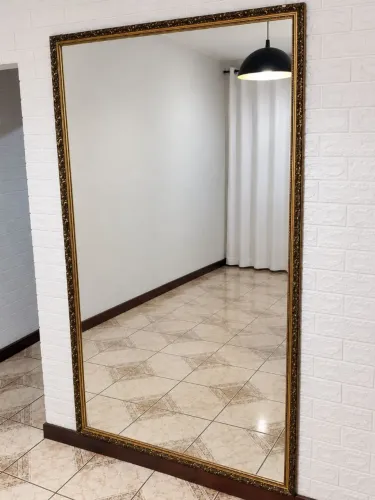 Espelho Grande com Moldura Decorativa Dourada - 2,07 m de altura