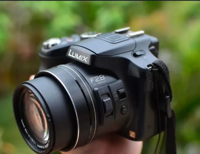  Camera digital Lumix FZ-200