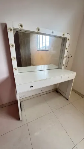 Penteadeira Camarim 12 lâmpadas