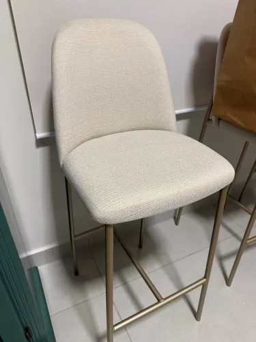 Banqueta Alta Estofada Bege com Estrutura Metálica Dourada - Excelente Estado