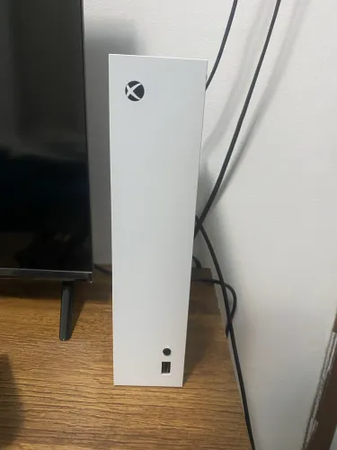 Xbox series s 512 ssd- sem controle. 