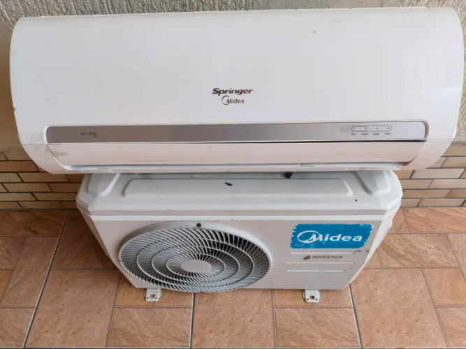 Ar condicionado 9000 BTUs , inverter, instalação com material incluso 