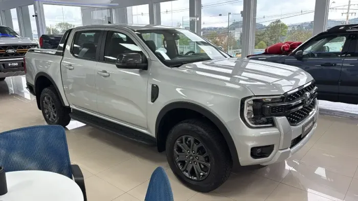 Ford Ranger Black 2.0 4X2 CD TB Diesel Aut. 2027