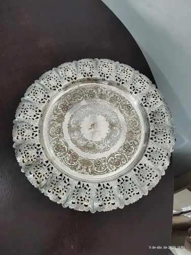 Bandeja em metal prateado marca regia 90