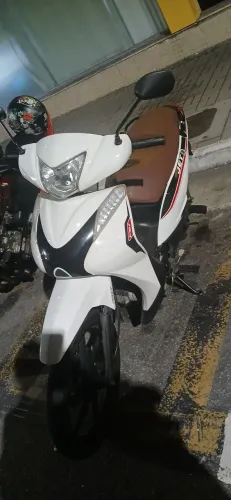 Moto Sineray 50 com muito conservada