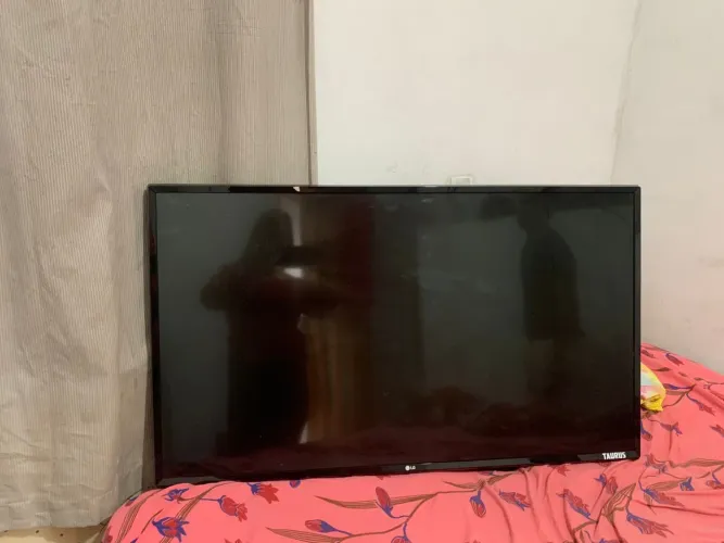 Vendo smart tv 42 polegadas 4k
