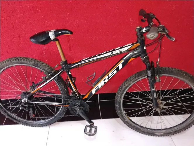 Bicicleta aro 26 toda de alumínio com suspensão dianteira 