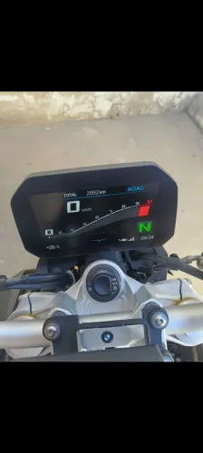 MOTO BMW F 900 R plus 2023/2023 Branca com 2.000 km rodados original de fábrica 