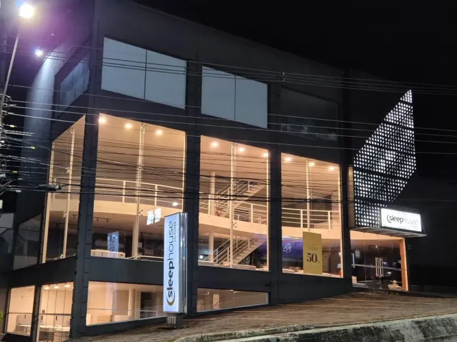 EE - Aluga, Prédio Comercial, 718 m² de Construção 4 Pavimentos, Subsolo, Jardim Esplanad