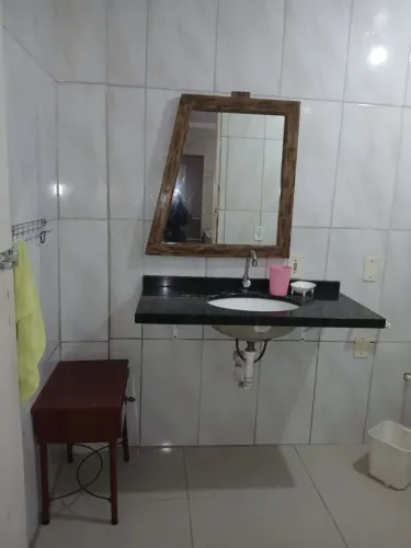 Alugo casa no térreo