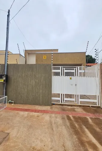 Casa com Piscina 3 quartos 1 Suíte Bairro Altos do Coxipó - Cuiabá - MT