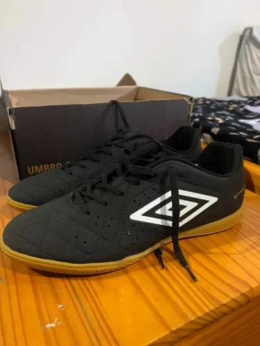 Chuteira Umbro Tamanho 42