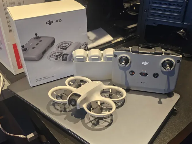 Drone DJI NEO (Fly More combo)