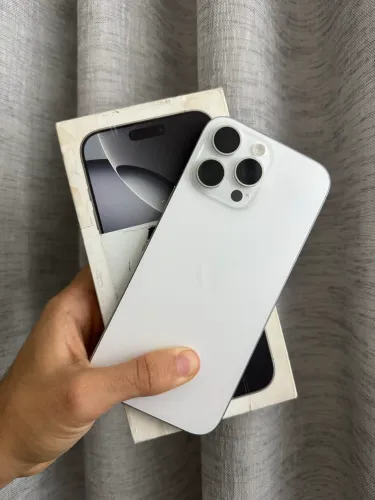 iPhone 16 Pro Max muito novo