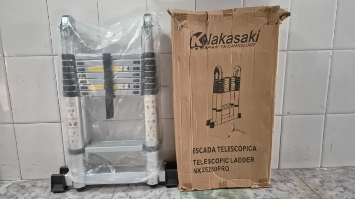 Escada telescópia multifuncional inox - 18 degrau - 5 metros, na caixa, R$649 00