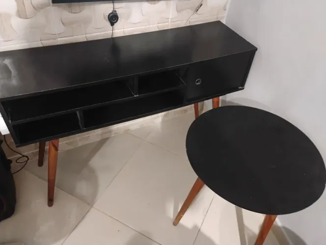 Rack e mesa de centro preto usado