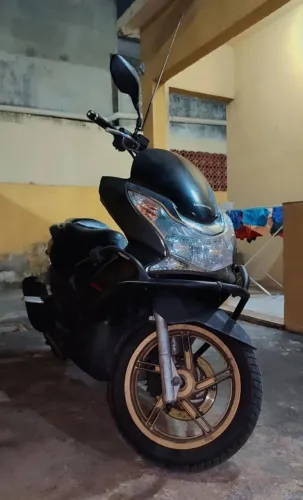 Vendo PCX ano 2015 bem conservada e com doc ok 