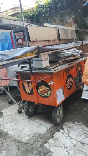 Vendo carrinho de praia completo pronto pra trabalhar só compra mercadoria 