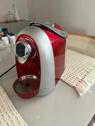 CAFETEIRA TRÊS CORAÇÕES 