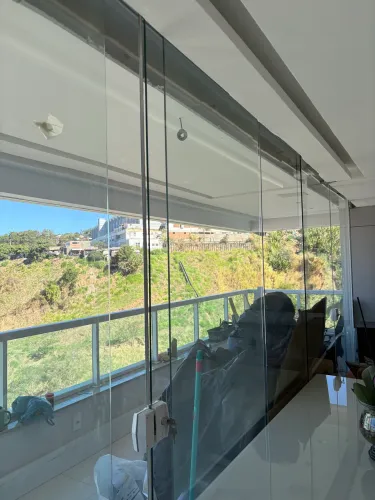 Vendo portas de vidro temperado novas 7,76 metros de comprimento x 2,51 de altura