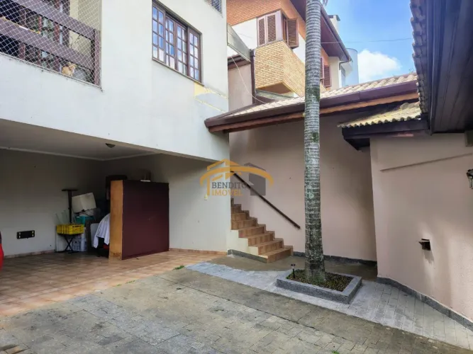 Sobrado à venda, Condomínio Fechado - 3 Quartos, suite, 1 Sala, 4 Banheiros, 5 Vagas - 235