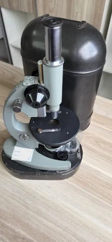 Microscópio Biológico Vintage em ótima condição
