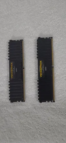 Memória RAM Corsair Vengeance 16GB (2x8GB) DDR4