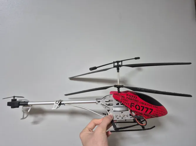 Helicóptero Controle Remoto + Controle + Cabos (Para Peças/Conserto)