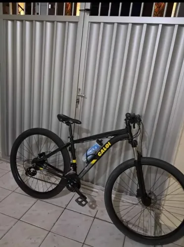 Caloi Explorer aro 29 com freios hidráulicos