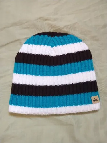 Touca Quiksilver dupla face nunca usado!