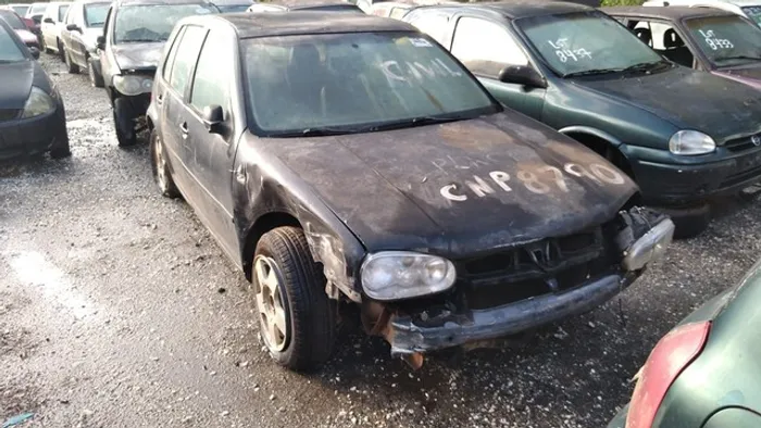 Golf 2000 SUCATA 