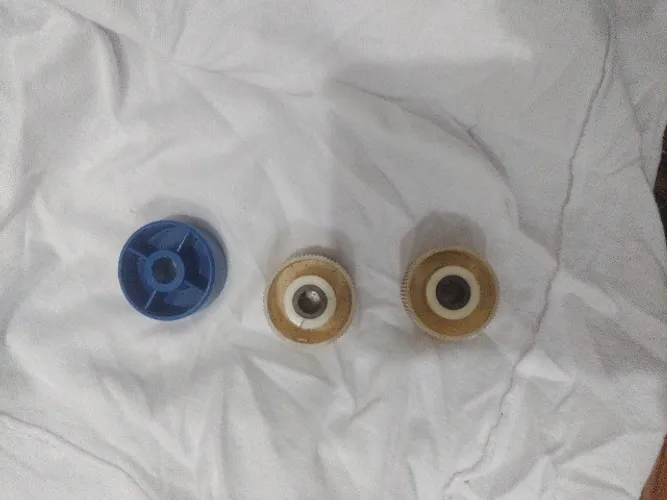 botão para rádio de válvula antigo (3 sendo 2 dourados e 1 azul)